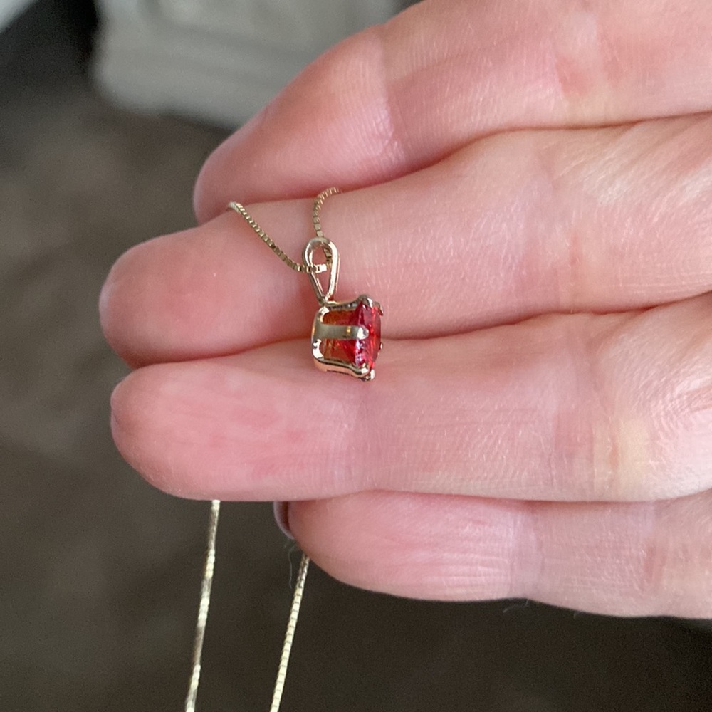 Round simulated ruby pendant - Picture 3 of 4